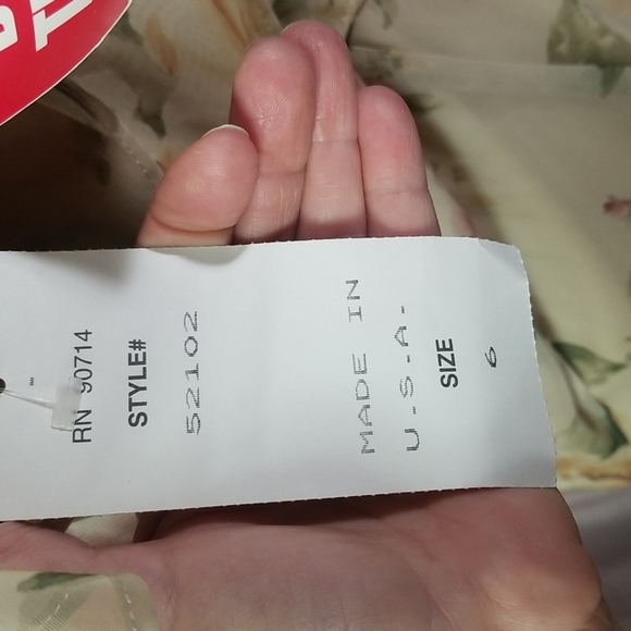 VINTAGE J.B.S. WOMENS FLORAL DRESS IN SIZE 6- TIERED DESIGN - Picture 9 of 10